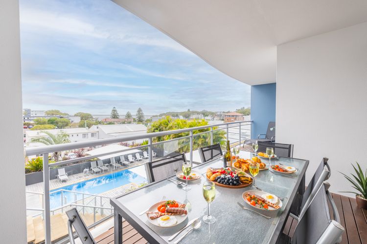 Cote D’Azur, 42/61 Donald St – complex pool, lift, linen, bed making and stunning water views