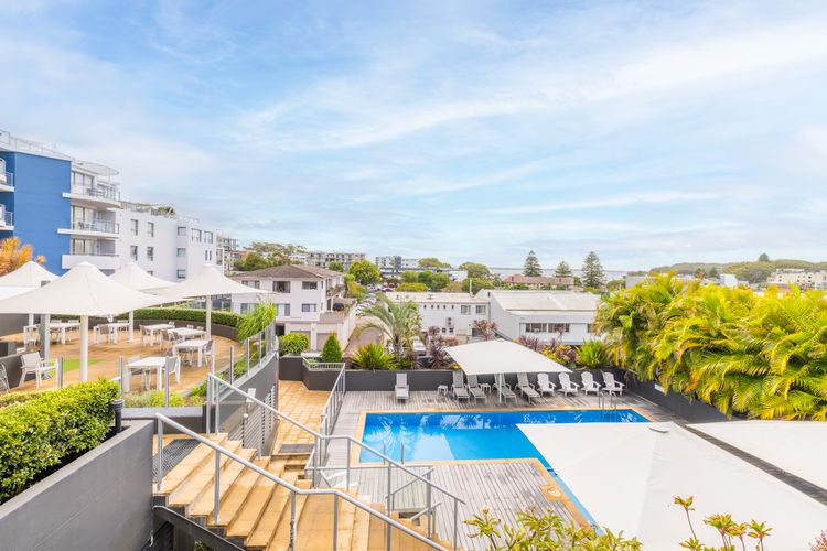 Cote D’Azur, 42/61 Donald St – complex pool, lift, linen, bed making and stunning water views