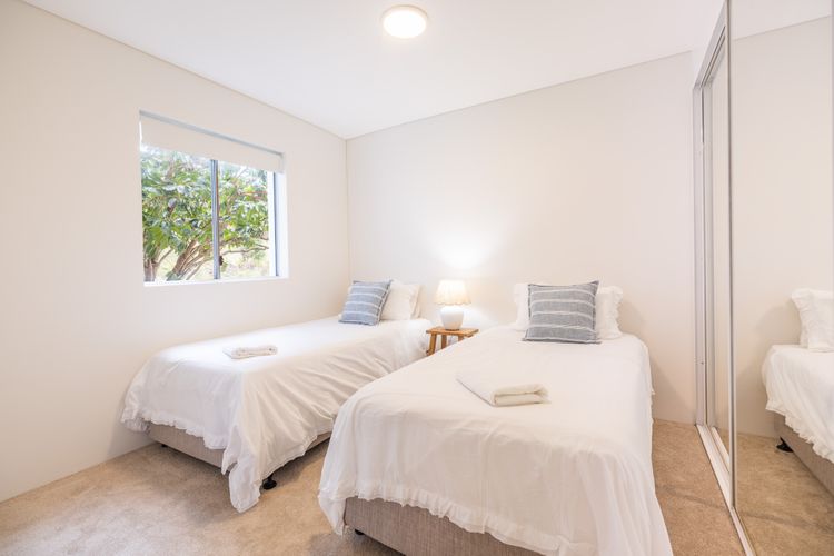 Cote D’Azur, 42/61 Donald St – complex pool, lift, linen, bed making and stunning water views