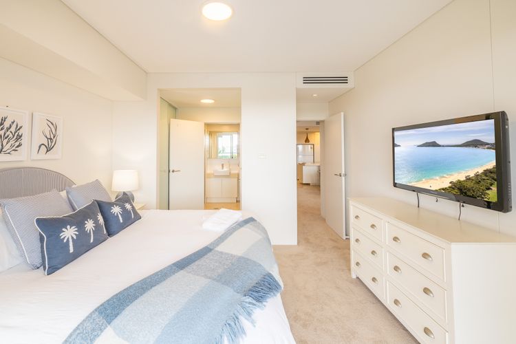 Cote D’Azur, 42/61 Donald St – complex pool, lift, linen, bed making and stunning water views