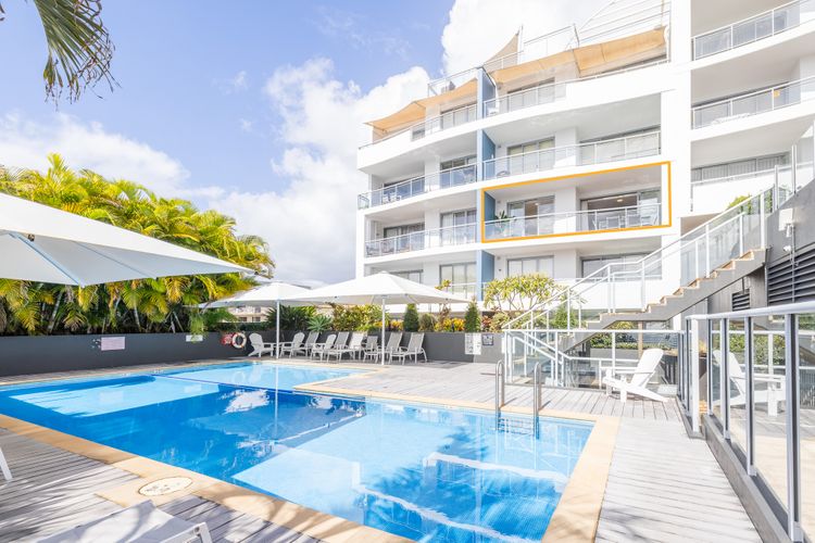 Cote D’Azur, 42/61 Donald St – complex pool, lift, linen, bed making and stunning water views