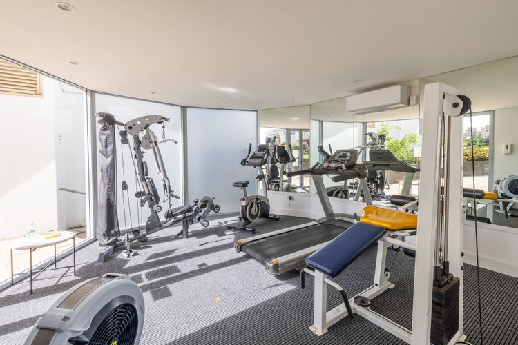 Cote D’Azur, 42/61 Donald St – complex pool, lift, linen, bed making and stunning water views