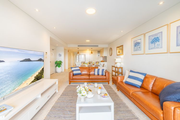 Cote D’Azur, 42/61 Donald St – complex pool, lift, linen, bed making and stunning water views
