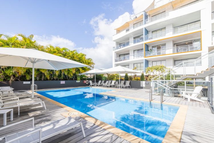 Cote D’Azur, 42/61 Donald St – complex pool, lift, linen, bed making and stunning water views