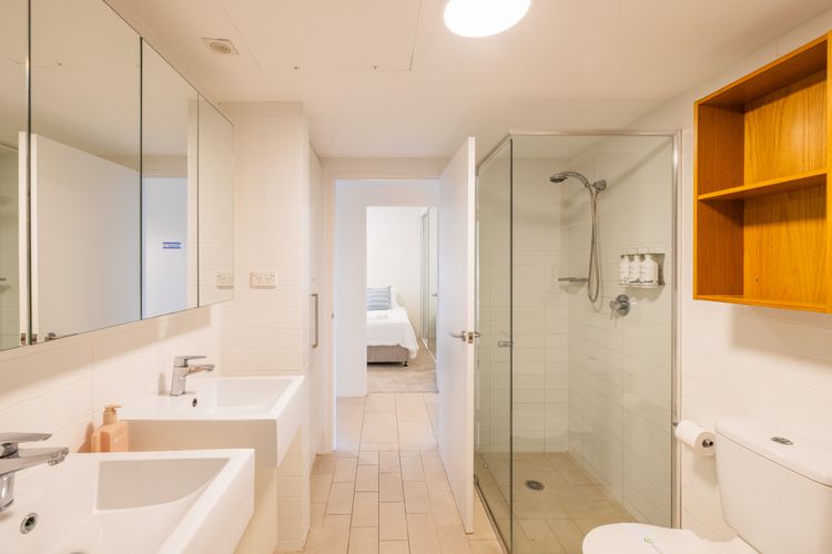 Cote D’Azur, 42/61 Donald St – complex pool, lift, linen, bed making and stunning water views