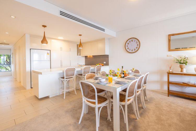 Cote D’Azur, 42/61 Donald St – complex pool, lift, linen, bed making and stunning water views