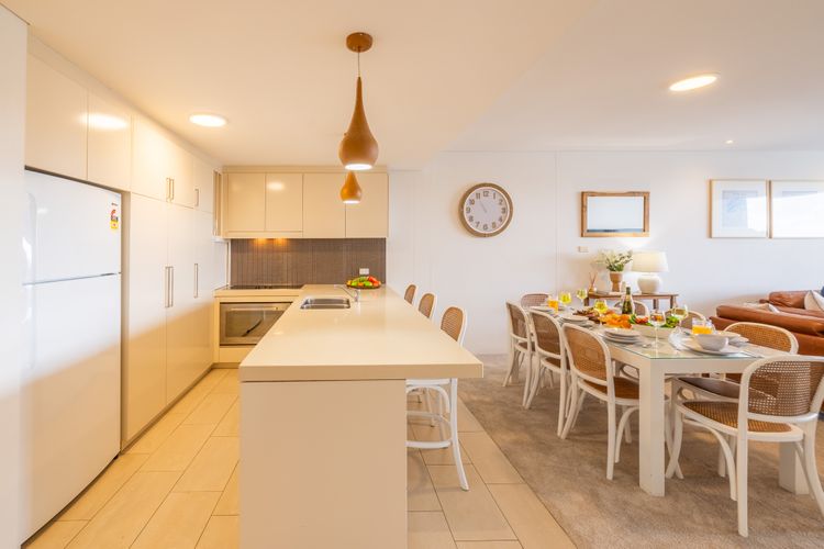 Cote D’Azur, 42/61 Donald St – complex pool, lift, linen, bed making and stunning water views