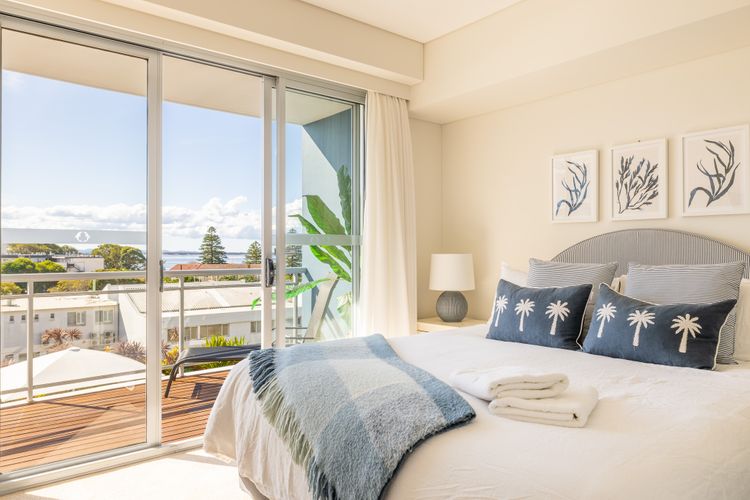 Cote D’Azur, 42/61 Donald St – complex pool, lift, linen, bed making and stunning water views