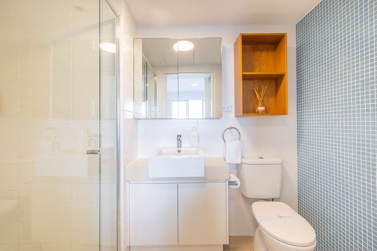 Cote D’Azur, 42/61 Donald St – complex pool, lift, linen, bed making and stunning water views