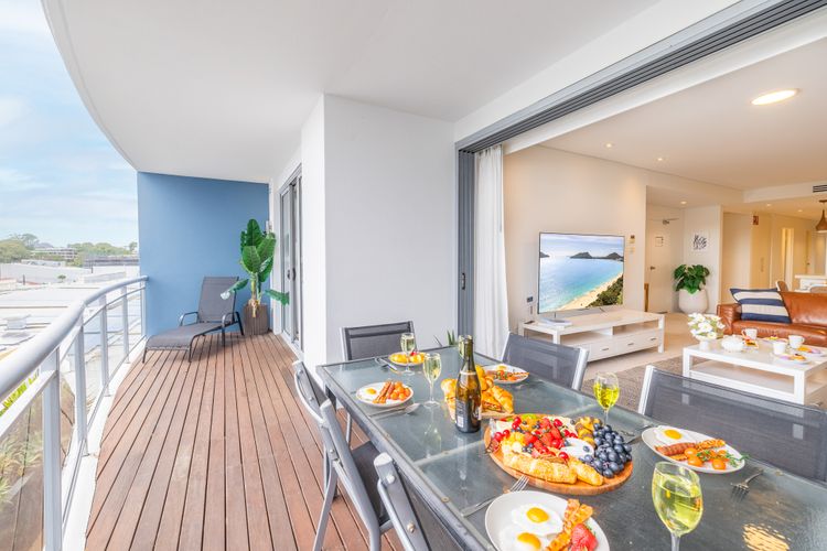 Cote D’Azur, 42/61 Donald St – complex pool, lift, linen, bed making and stunning water views