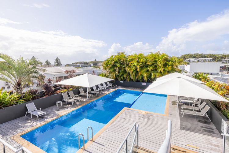 Cote D’Azur, 42/61 Donald St – complex pool, lift, linen, bed making and stunning water views