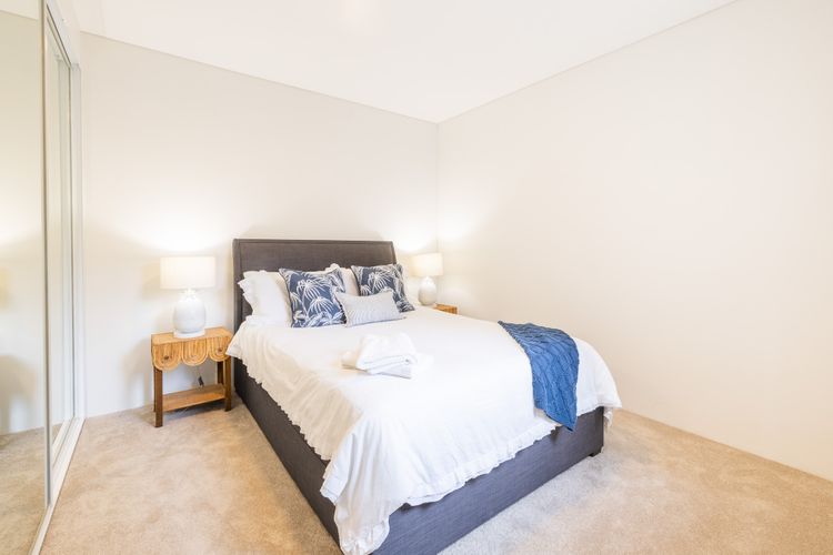 Cote D’Azur, 42/61 Donald St – complex pool, lift, linen, bed making and stunning water views