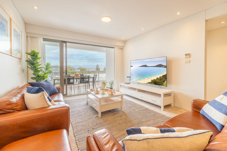 Cote D’Azur, 42/61 Donald St – complex pool, lift, linen, bed making and stunning water views