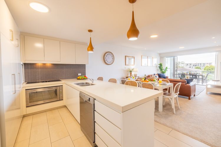 Cote D’Azur, 42/61 Donald St – complex pool, lift, linen, bed making and stunning water views