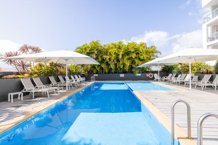 Cote D’Azur, 42/61 Donald St – complex pool, lift, linen, bed making and stunning water views
