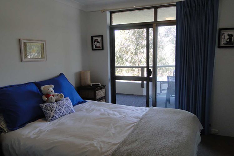 The Commodore, 17/9-11 Donald Street – pleasant unit with open plan living