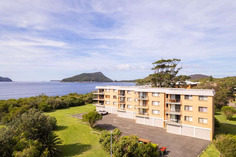 Promenade 9, 8 Intrepid Cl – spectacular water views, air conditioning
