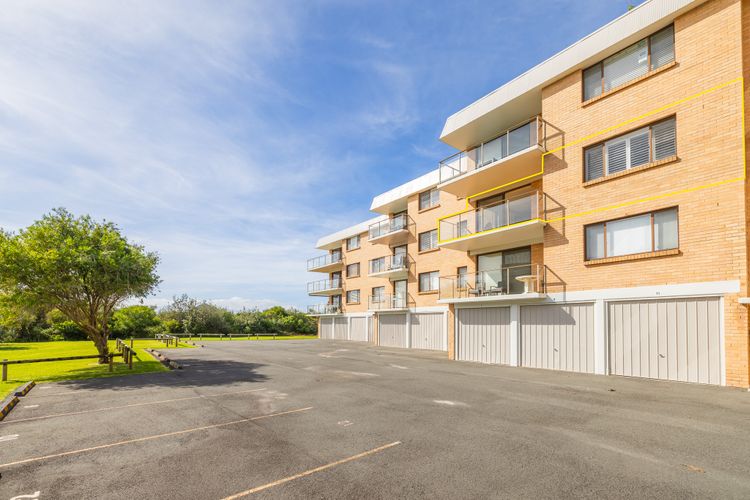 Promenade 9, 8 Intrepid Cl – spectacular water views, air conditioning