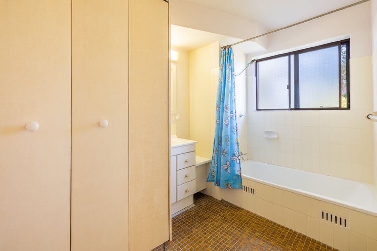 Promenade 9, 8 Intrepid Cl – spectacular water views, air conditioning