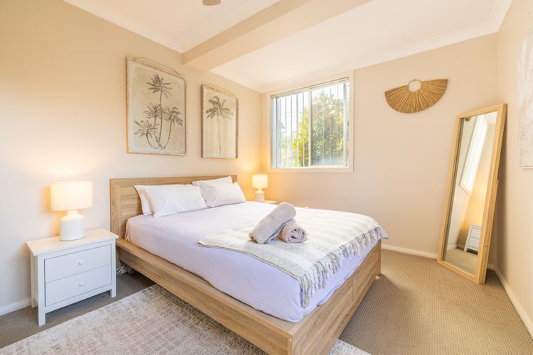 Magnolias, 6 Marine Dr – air con, linen and Wi-Fi
