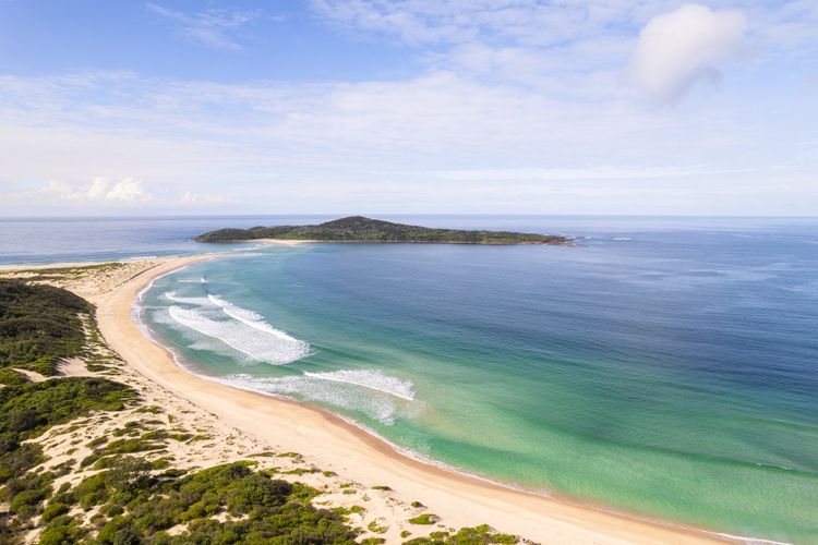 Magnolias, 6 Marine Dr – air con, linen and Wi-Fi