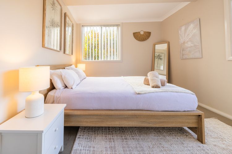 Magnolias, 6 Marine Dr – air con, linen and Wi-Fi