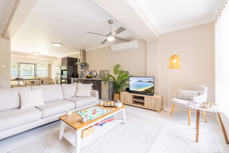 Magnolias, 6 Marine Dr – air con, linen and Wi-Fi