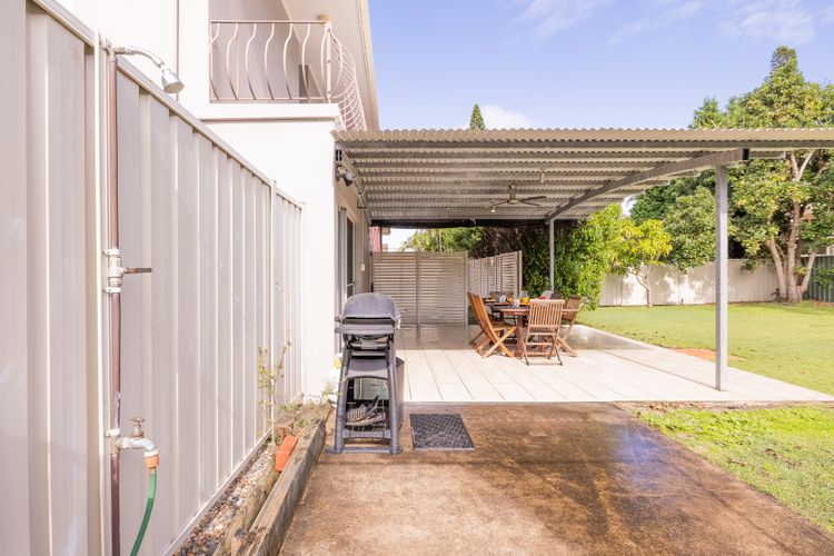 Magnolias, 6 Marine Dr – air con, linen and Wi-Fi