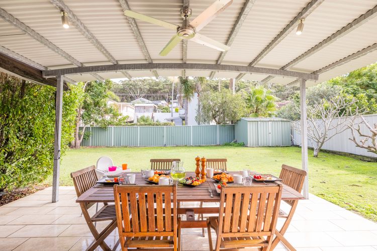 Magnolias, 6 Marine Dr – air con, linen and Wi-Fi