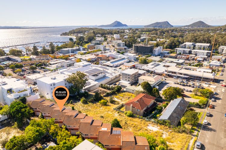 Tomaree Mews 5, 18 Tomaree St – Stunning townhouse in the heart of town