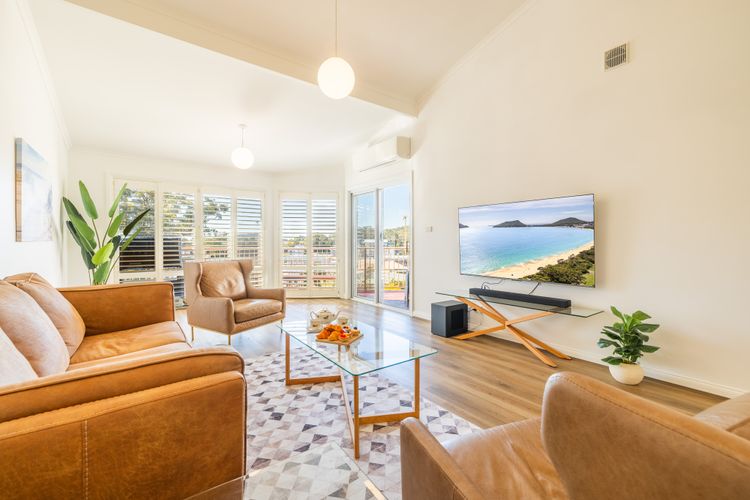 Tomaree Mews 5, 18 Tomaree St – Stunning townhouse in the heart of town