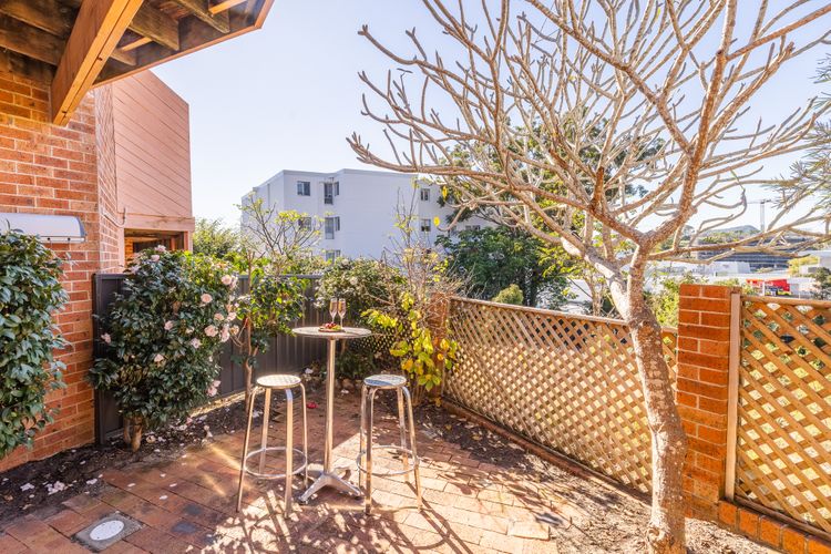 Tomaree Mews 5, 18 Tomaree St – Stunning townhouse in the heart of town