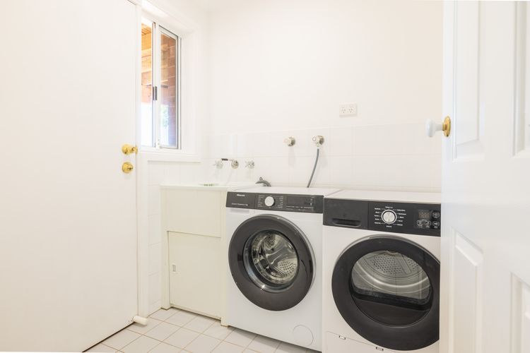 Tomaree Mews 5, 18 Tomaree St – Stunning townhouse in the heart of town