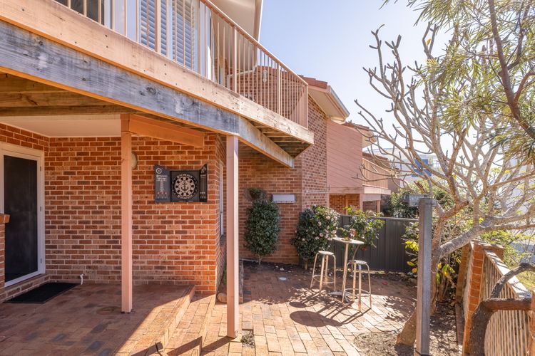Tomaree Mews 5, 18 Tomaree St – Stunning townhouse in the heart of town