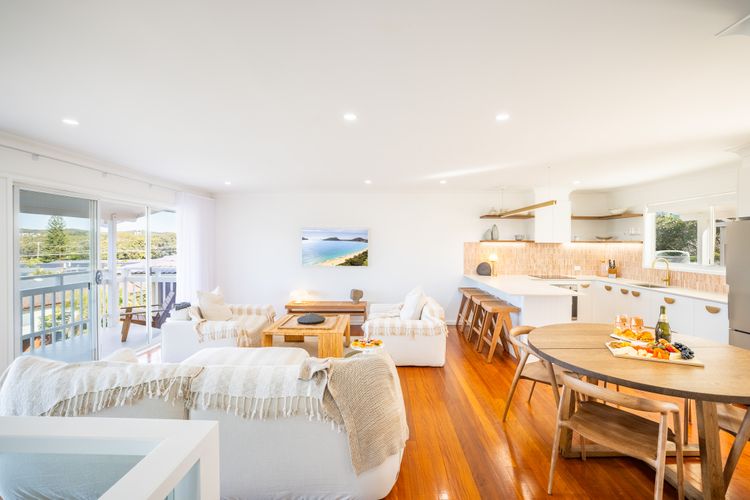 Finhouse, 48 Lentara St – Views, Linen, Wi-Fi and Air Con