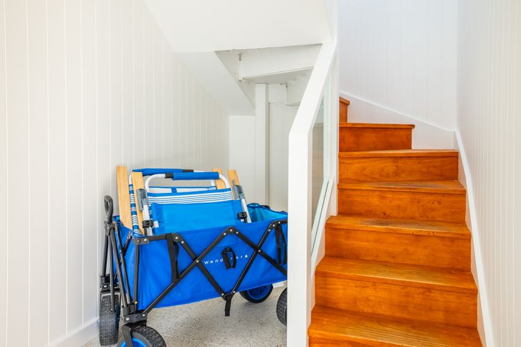 Finhouse, 48 Lentara St – Views, Linen, Wi-Fi and Air Con