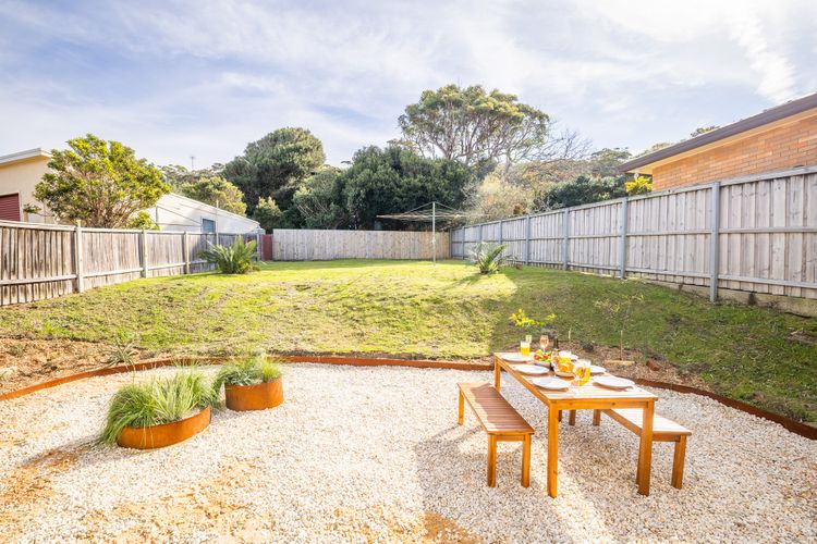 Finhouse, 48 Lentara St – Views, Linen, Wi-Fi and Air Con