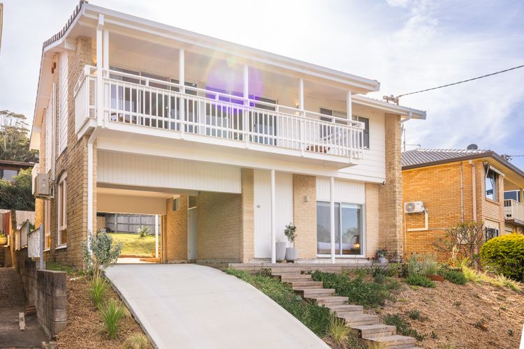 Finhouse, 48 Lentara St – Views, Linen, Wi-Fi and Air Con