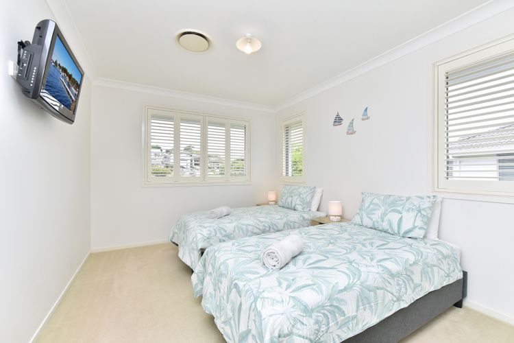 Seaspray Haven, 10 Seaspray Ave – air con, complex pool, Wi-Fi, Linen