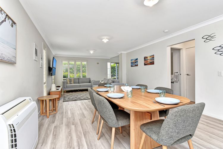 Seaspray Haven, 10 Seaspray Ave – air con, complex pool, Wi-Fi, Linen