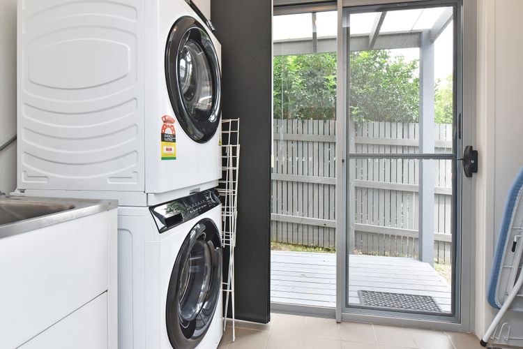 Seaspray Haven, 10 Seaspray Ave – air con, complex pool, Wi-Fi, Linen