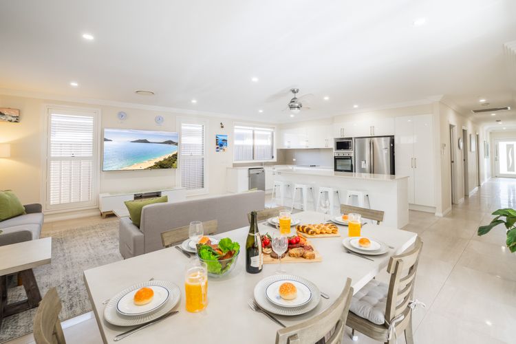 27a Dowling St – ducted air con, ground floor, close to the waterfront