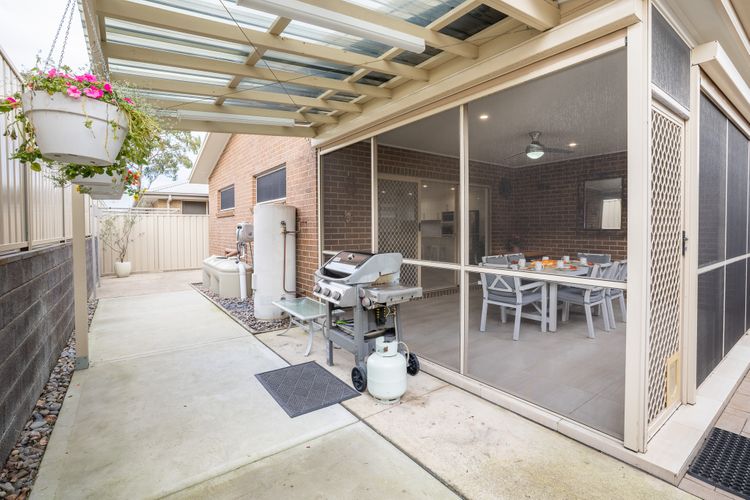 27a Dowling St – ducted air con, ground floor, close to the waterfront