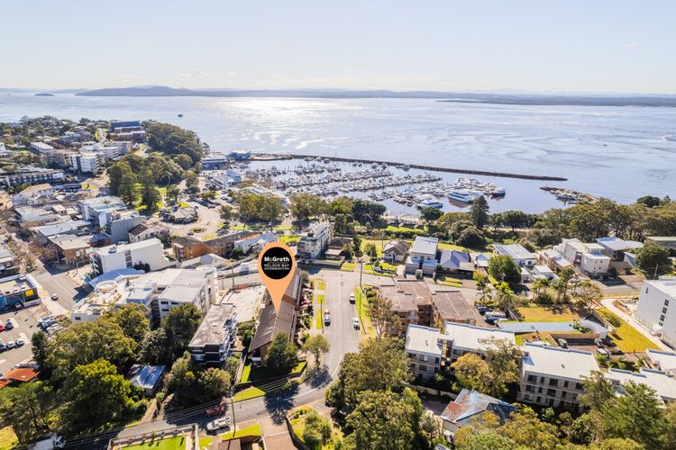 Capriosca, 3/2 Donald St – water views, linen and 5 minutes walk into town