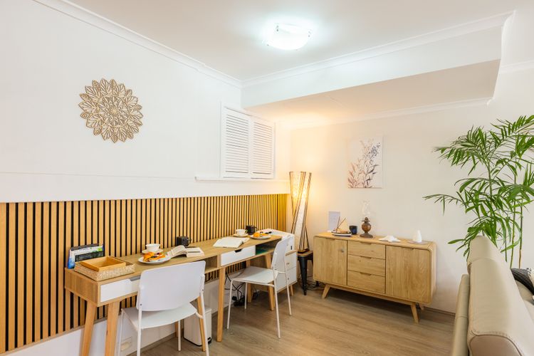 Capriosca, 3/2 Donald St – water views, linen and 5 minutes walk into town
