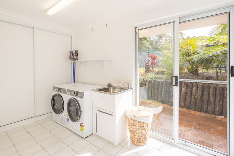 Refresh at Rocky, 134 Rocky Point Rd – Air Con, Wi-Fi, large yard
