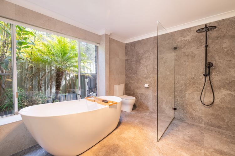 Refresh at Rocky, 134 Rocky Point Rd – Air Con, Wi-Fi, large yard