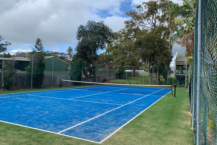 Carindale, 2/19-23 Dowling Street – pool, tennis court, close to town