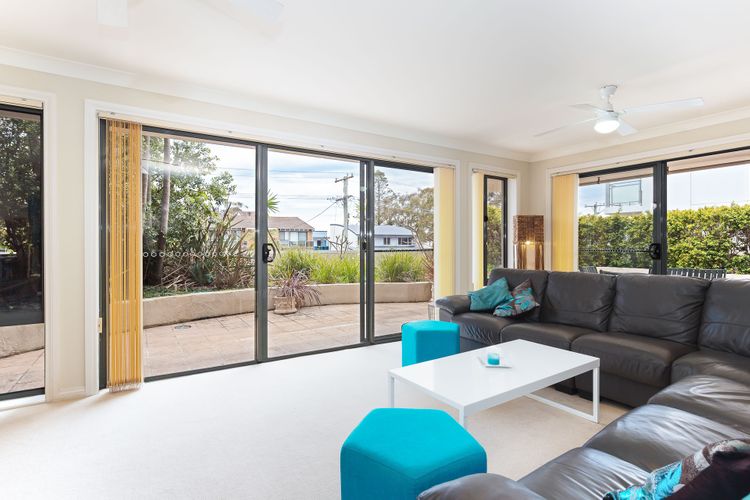 Peninsula Waters, 2/2-4 Soldiers Point Road – three bedroom unit with spacious private courtyard & WIFI