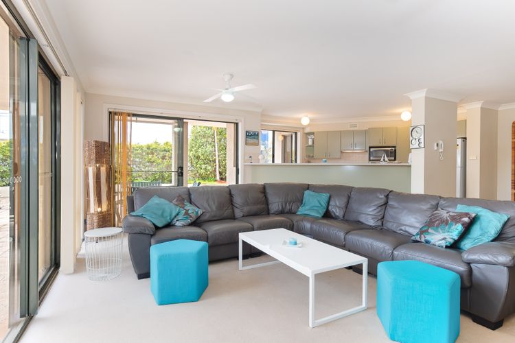Peninsula Waters, 2/2-4 Soldiers Point Road – three bedroom unit with spacious private courtyard & WIFI